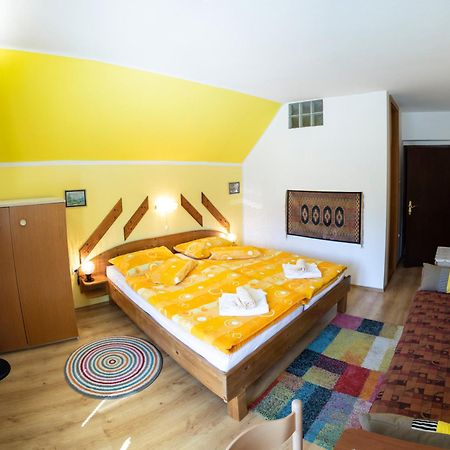 Apartments And Rooms Razen Bohinj Esterno foto