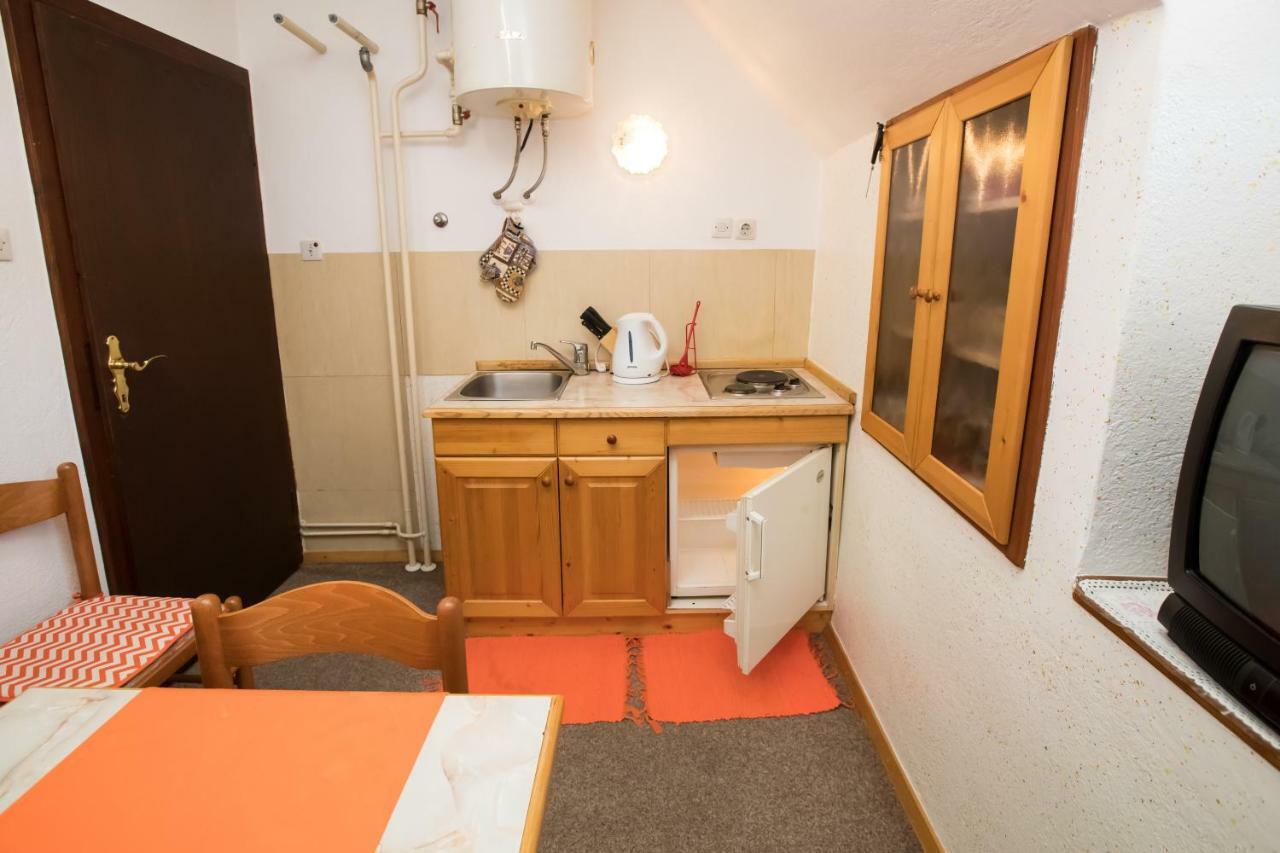 Apartments And Rooms Razen Bohinj Esterno foto