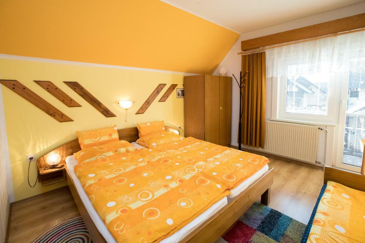 Apartments And Rooms Razen Bohinj Esterno foto