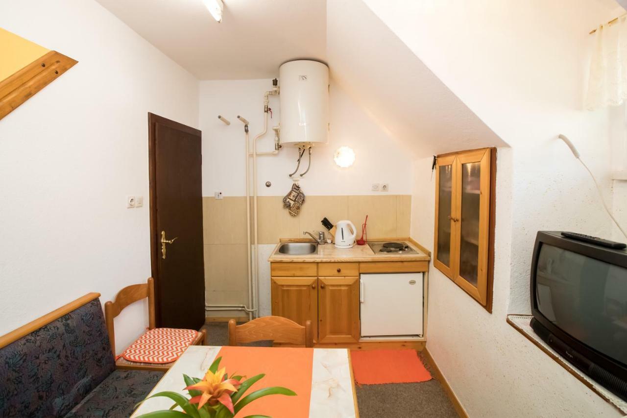Apartments And Rooms Razen Bohinj Esterno foto